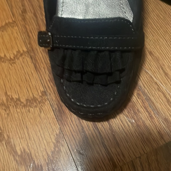 American Eagle Suede Flats. - Picture 2 of 5